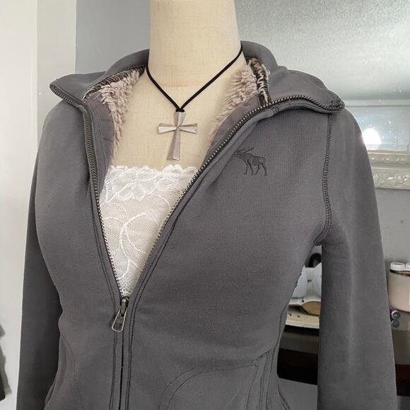 Abercrombie fur zip up - Picture 3 of 5